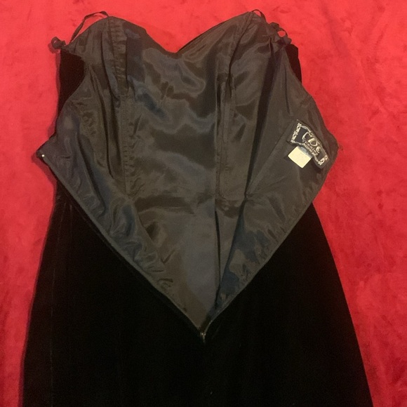 CDC Evening 90s Vintage Black Velvet Strapless Maxi Dress
Size 2 or Small - Picture 6 of 8